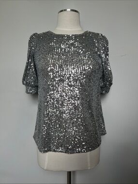 Cable & Gauge Silver Sequin Short Sleeve Top